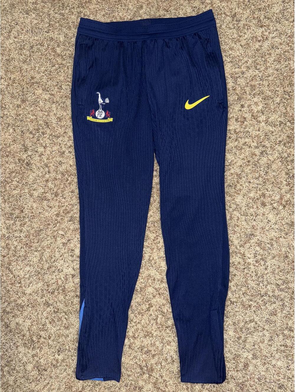 Nike Men’s Tottenham Total90 Tracksuit Tight Fit Pants Sample